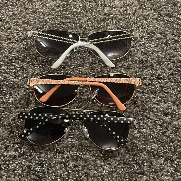 Three pairs of girls sunglasses - Picture 2 of 2
